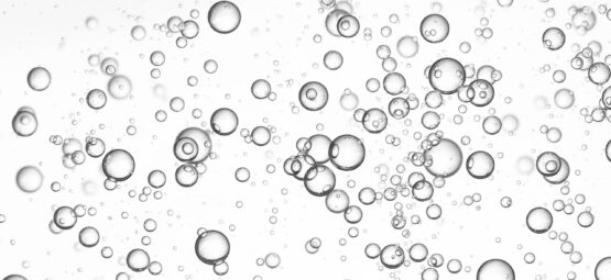 Pouring,Water.,Fizz,,,Flowing,Bubbles.